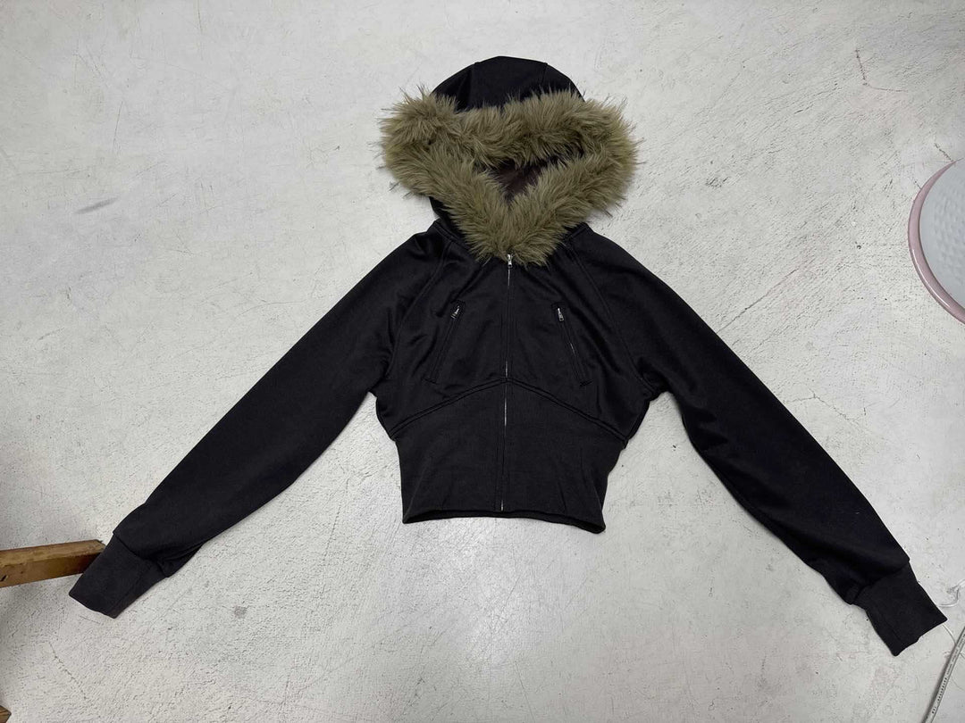 Women's short cut hoodie with faux fur hood, zipper and fitted cuff Hudson & Parker