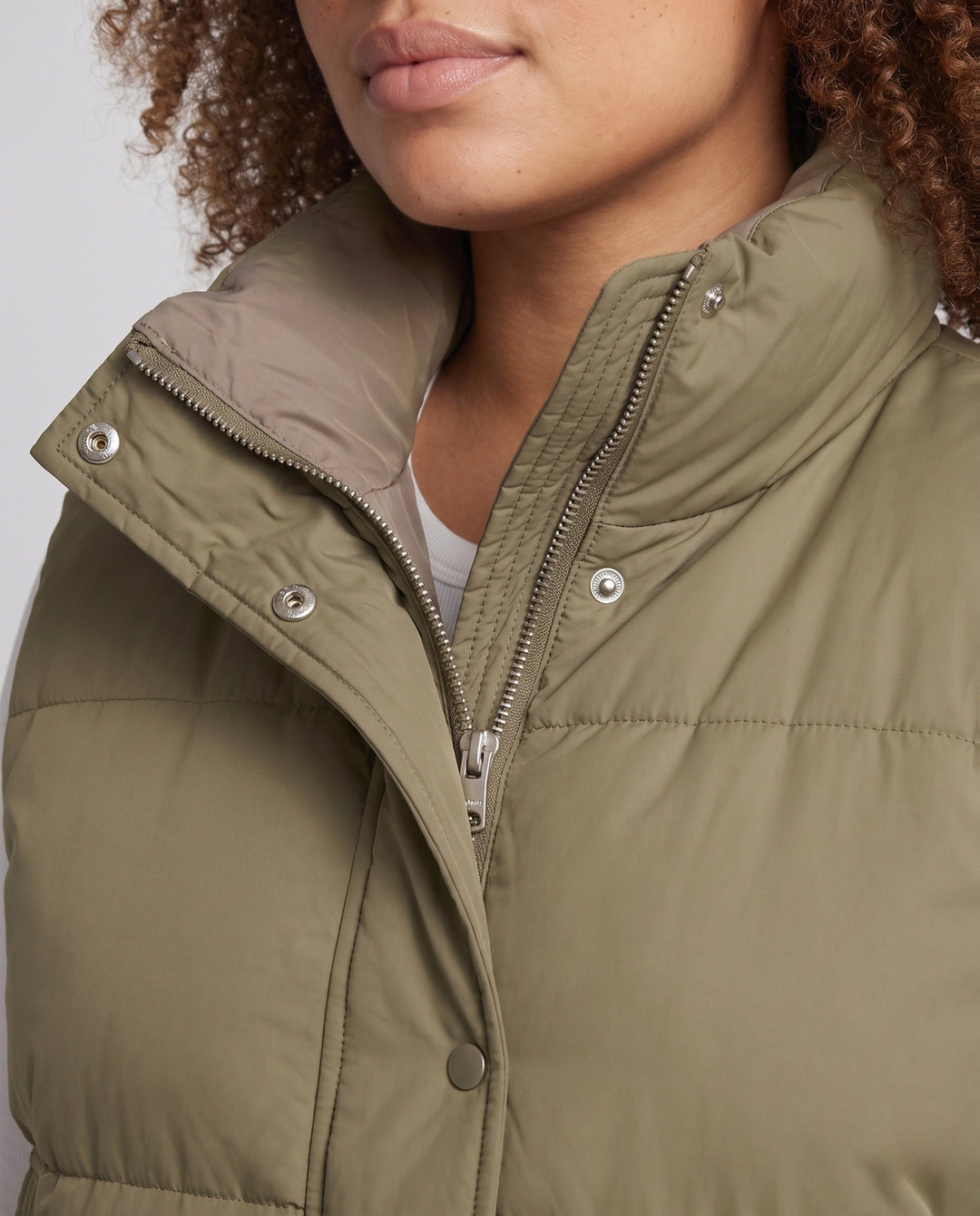 Women’s short padded hooded vest in boxy cut with high collar and slanted pockets