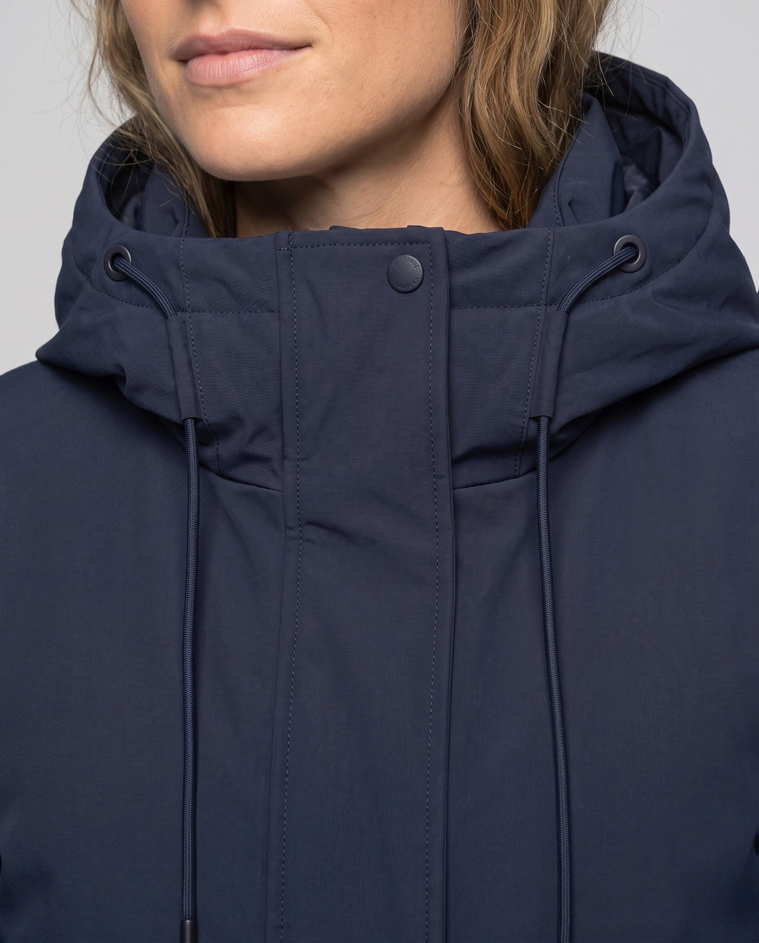 Women's nan windproof hoodie parka in a short cut with thermal padding and concealed front placket