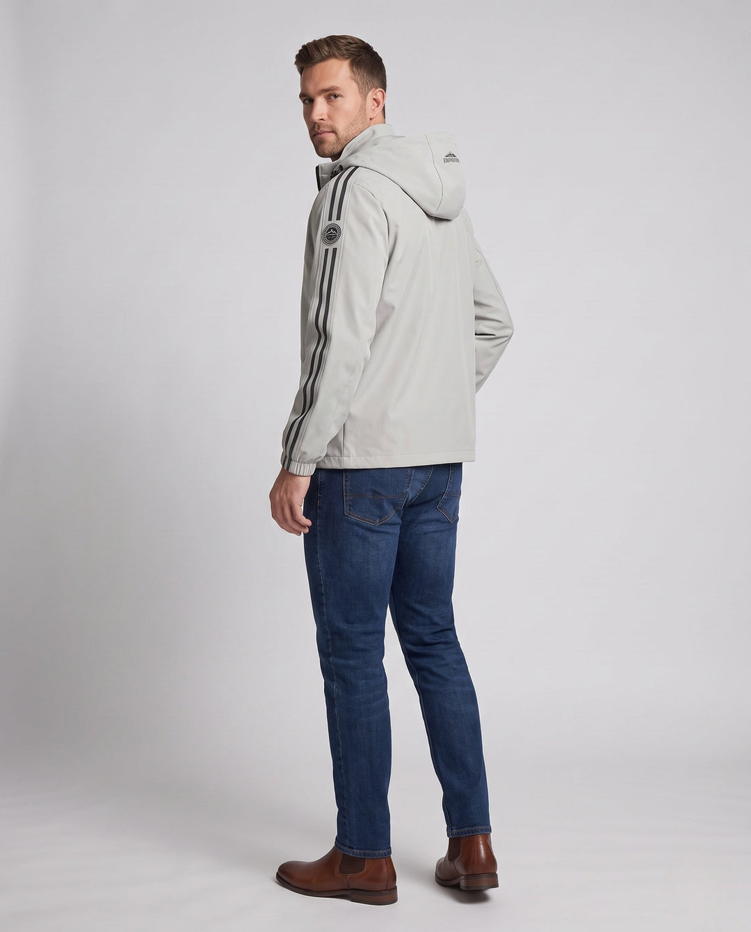 Men's breathable hooded softshell jacket with reflective arm stripes