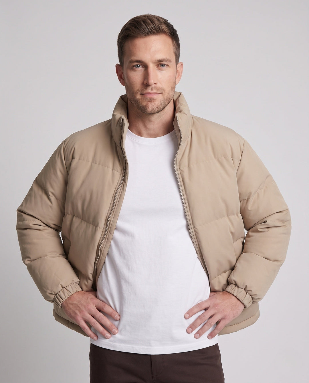 Men's short-cut quilted puffer with high stand-up collar and elastic cuffs
