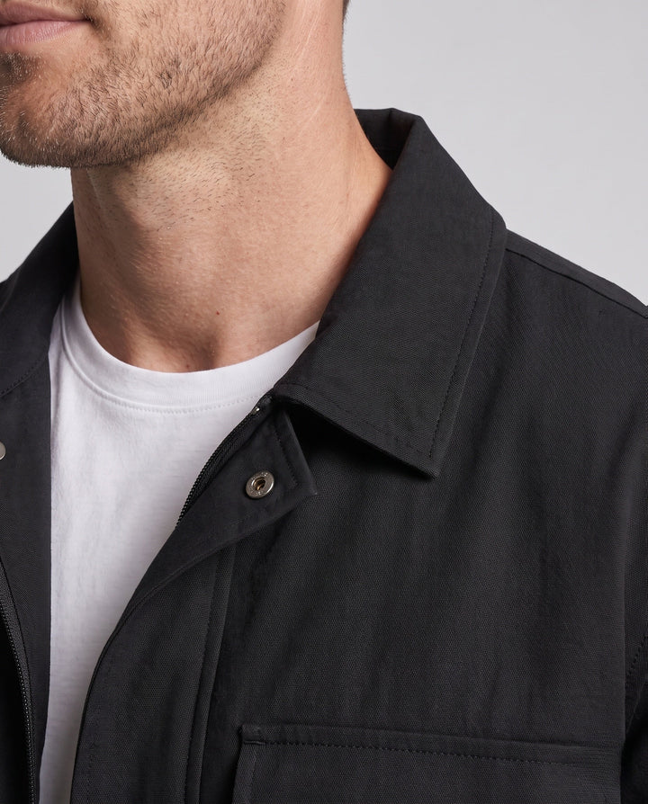 Men's casual field jacket with chest flap pockets, elastic hem, and zipper