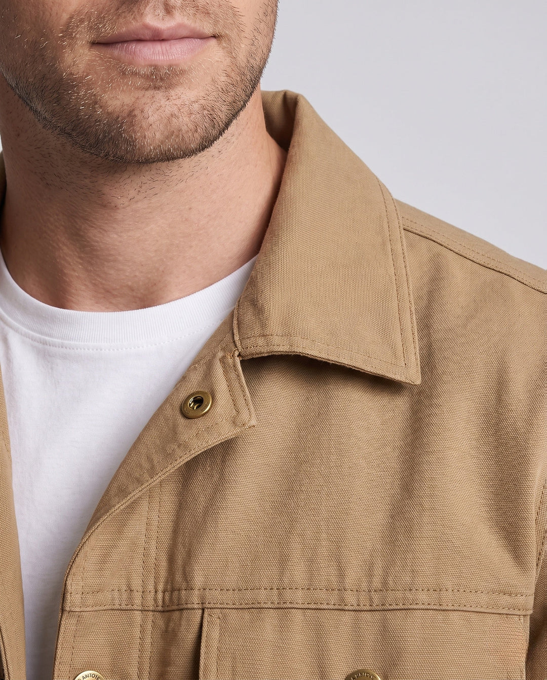 Men's robust canvas field jacket with wind-resistant membrane, chest flap pockets and reinforced snap buttons