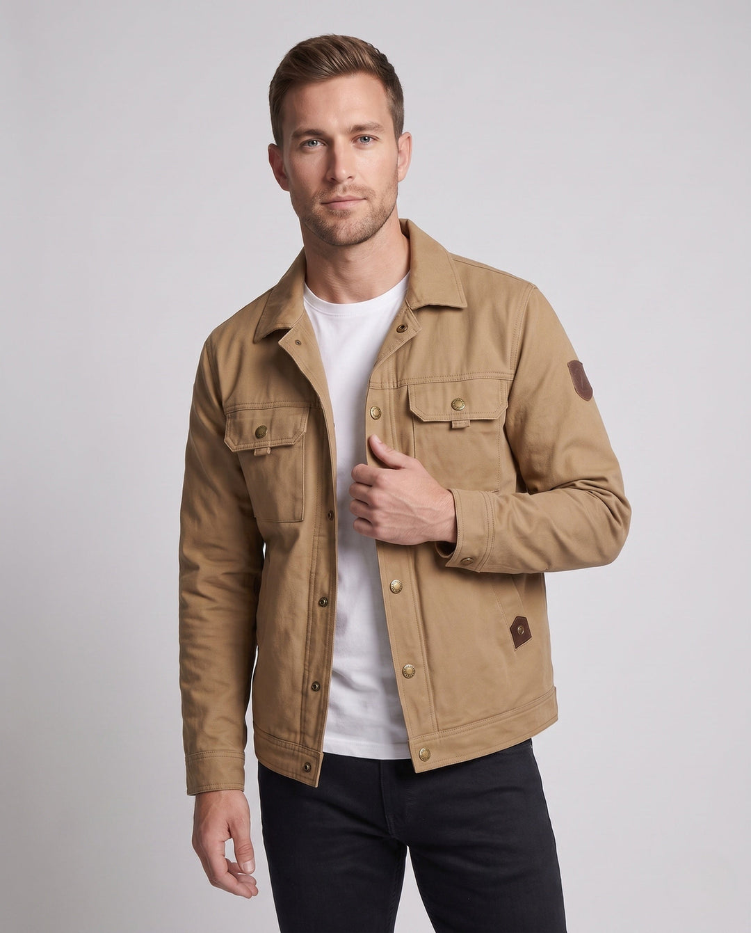 Men's robust canvas field jacket with wind-resistant membrane, chest flap pockets and reinforced snap buttons