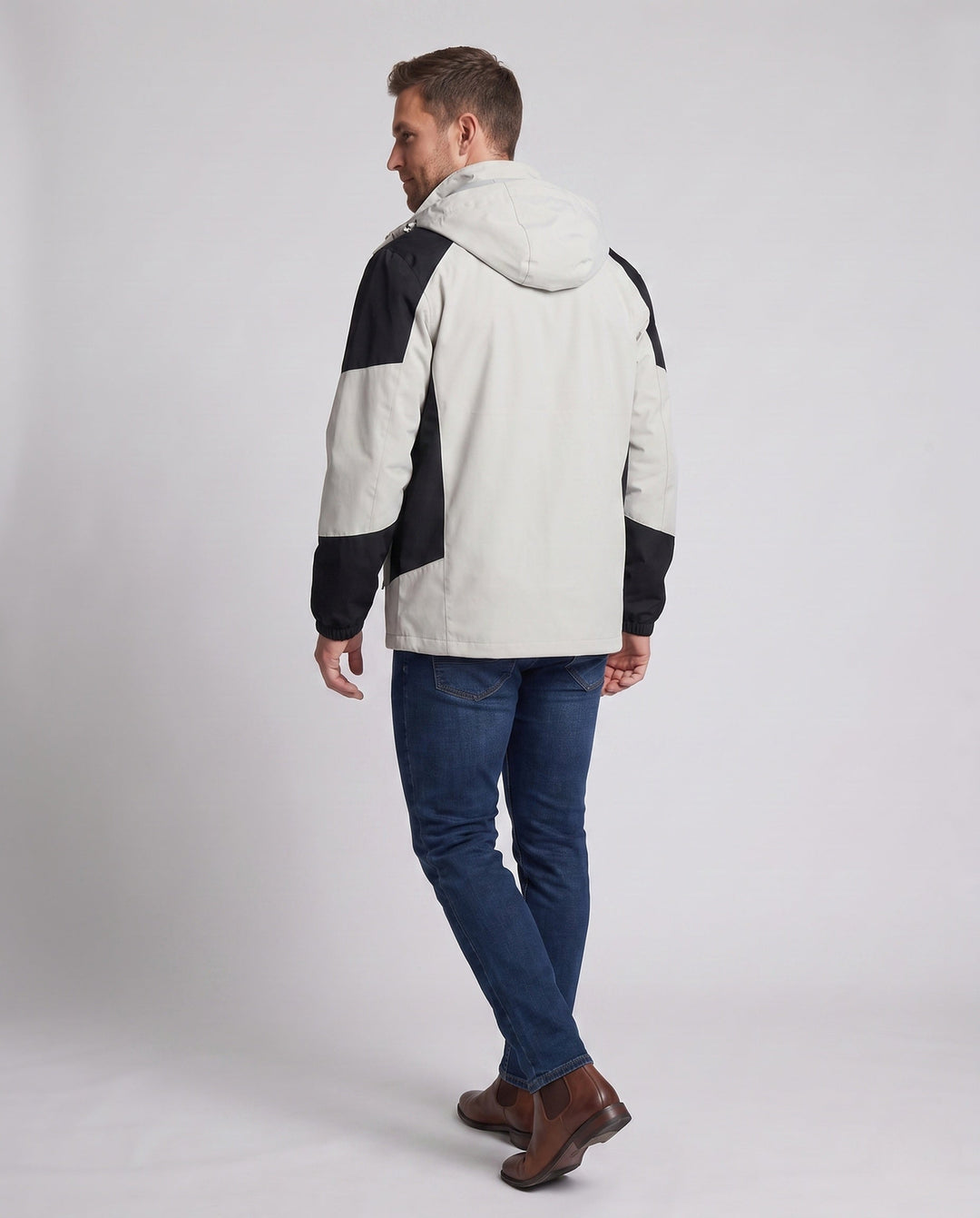 Men's ultralight packable hardshell jacket with adjustable hood, taped seams and angled chest zipper