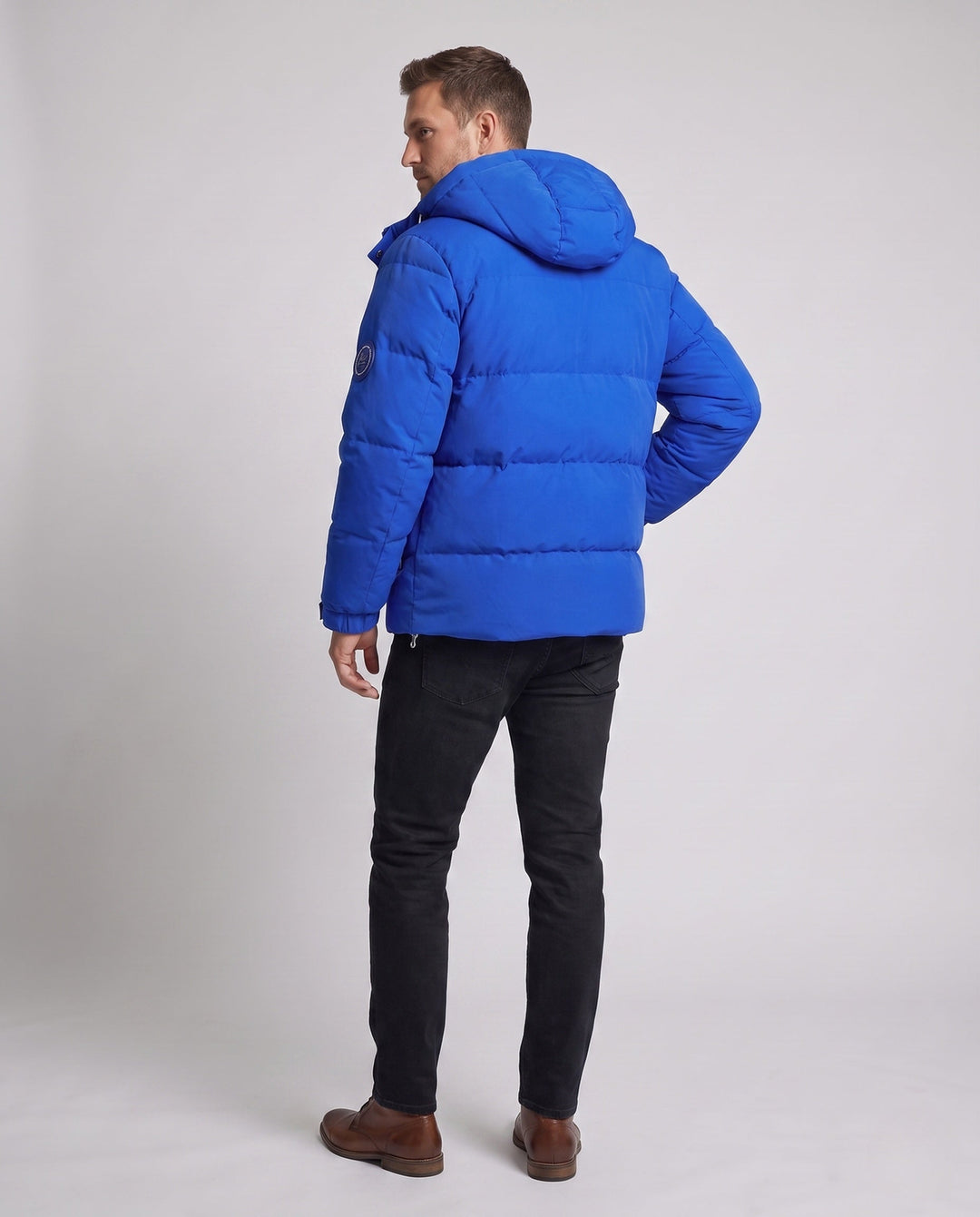 Men's urban quilted hoodie with thermal insulation, contrasting trim and adjustable hem