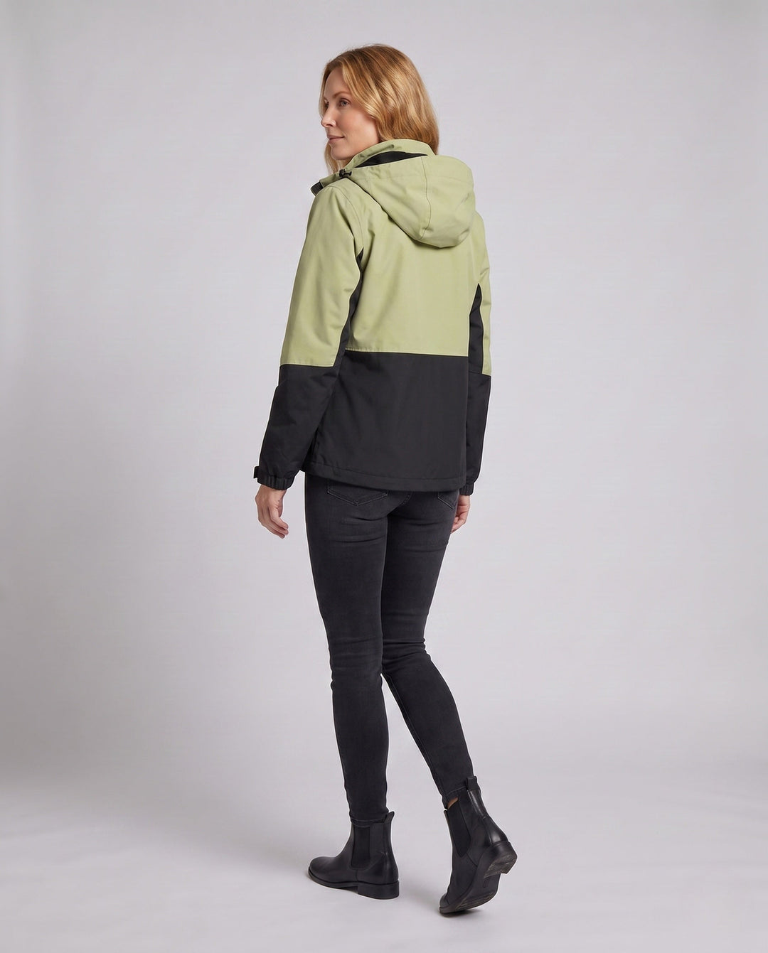 Unisex two-tone softshell jacket with hood, wind and water-repellent outdoor performance