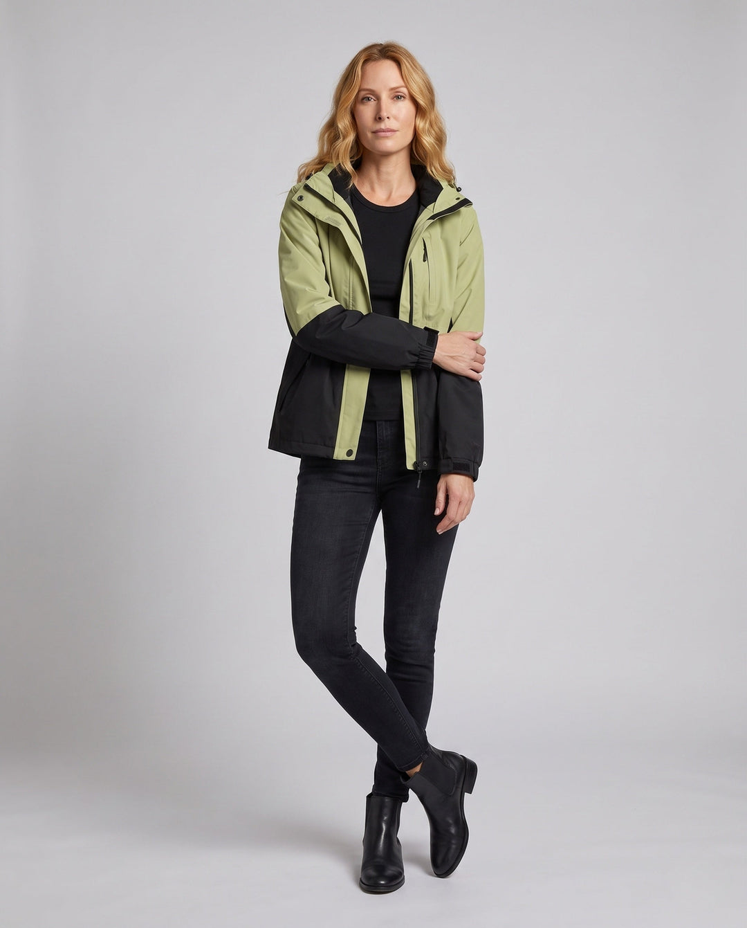 Unisex two-tone softshell jacket with hood, wind and water-repellent outdoor performance