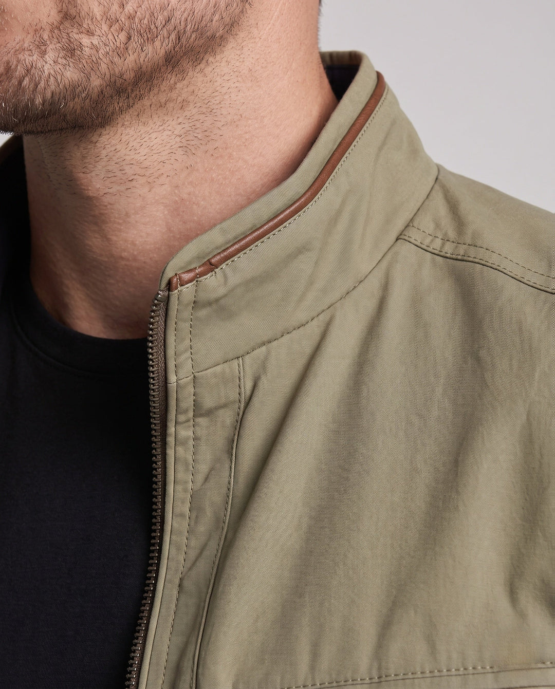 Men's city travel jacket with high-closing stand-up collar, concealed zipper and discreet chest pocket