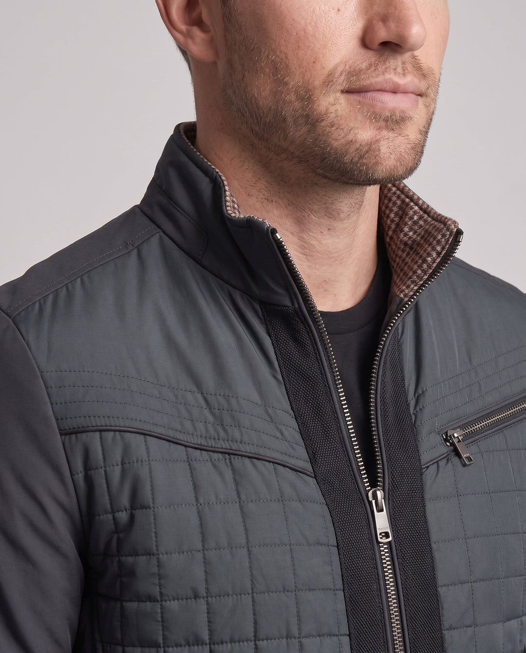 Men's modern quilted transitional jacket in a material mix with zippered chest pocket