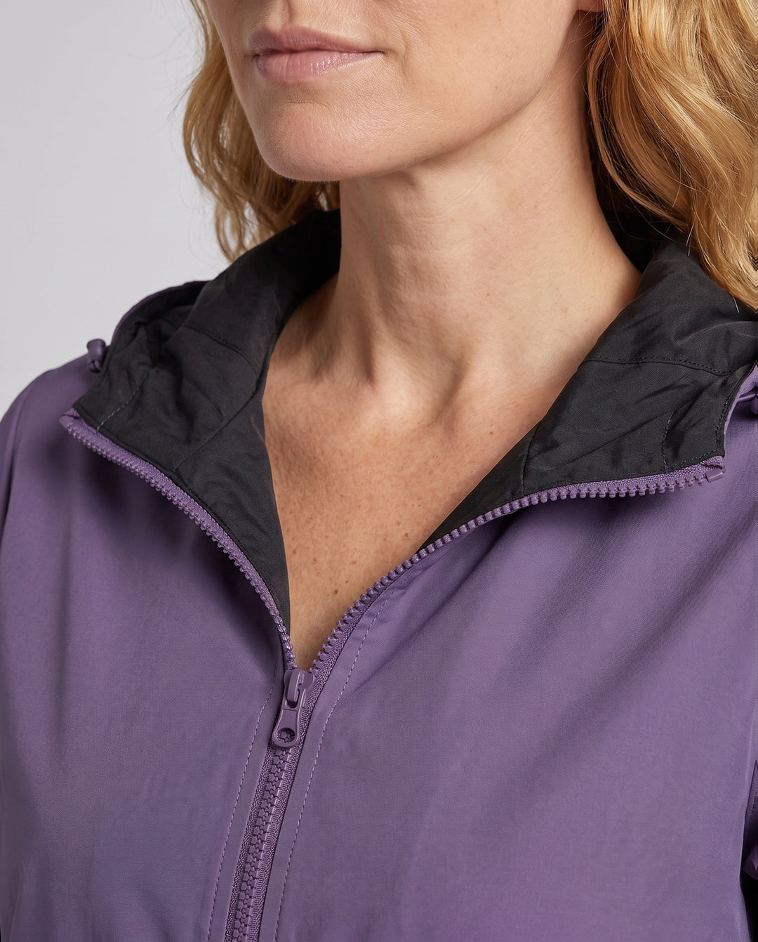 Women's transitional hooded jacket with zipper, elastic hem, and patch pockets
