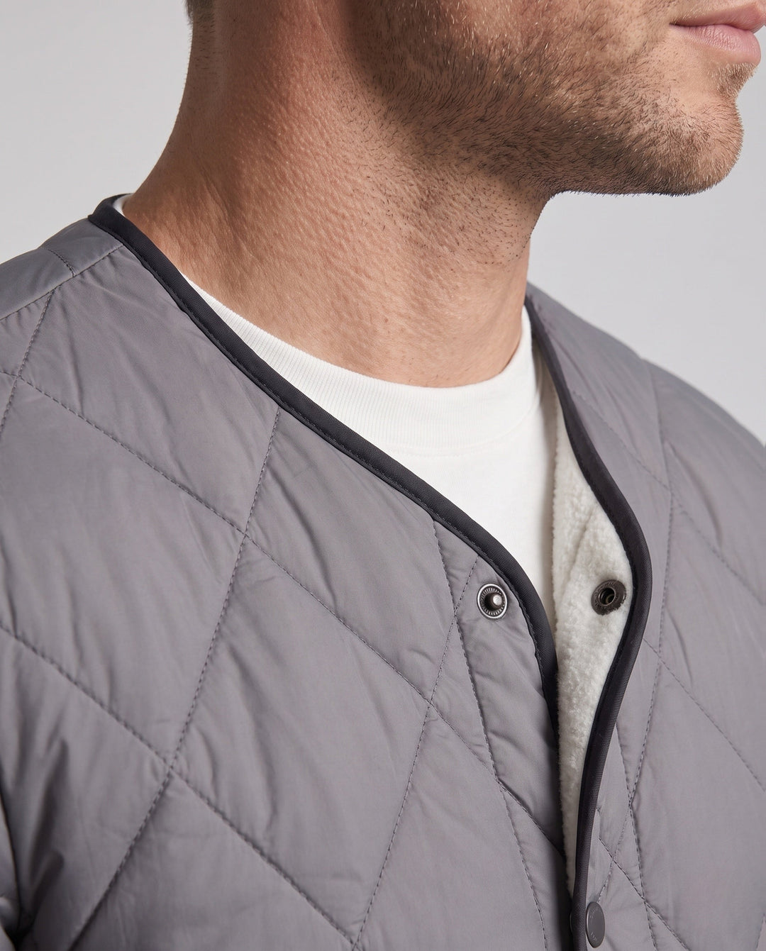 Men's quilted jacket with teddy lining and snap button closure