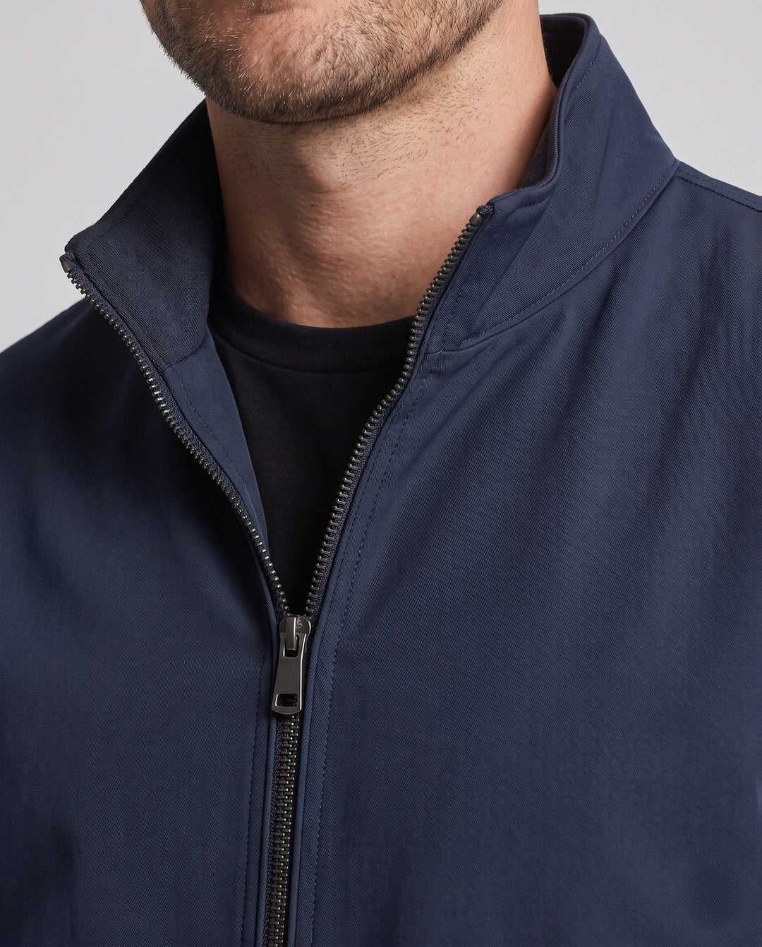 Men's lightweight quilted windbreaker jacket with stand-up collar and zippered pockets