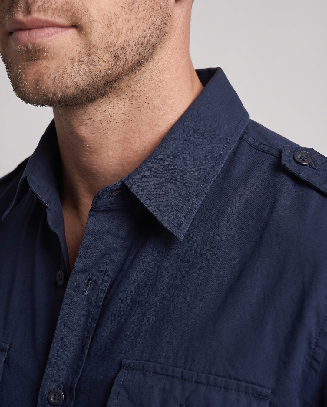 Men's overshirt in field style with shoulder epaulettes and chest patch pockets Hudson & Parker