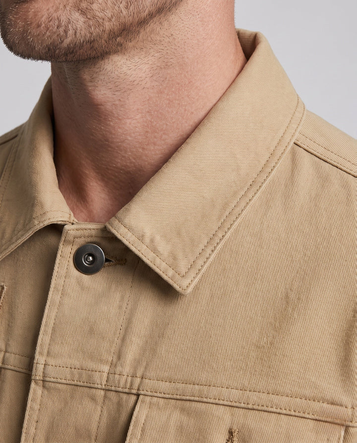 Men's short cut canvas trucker jacket in workwear look with shirt collar, flap pockets and sleeve patch Hudson & Parker