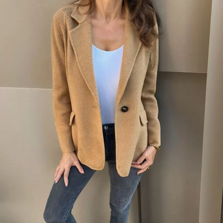 Yassie | Stylish Women’s Blazer