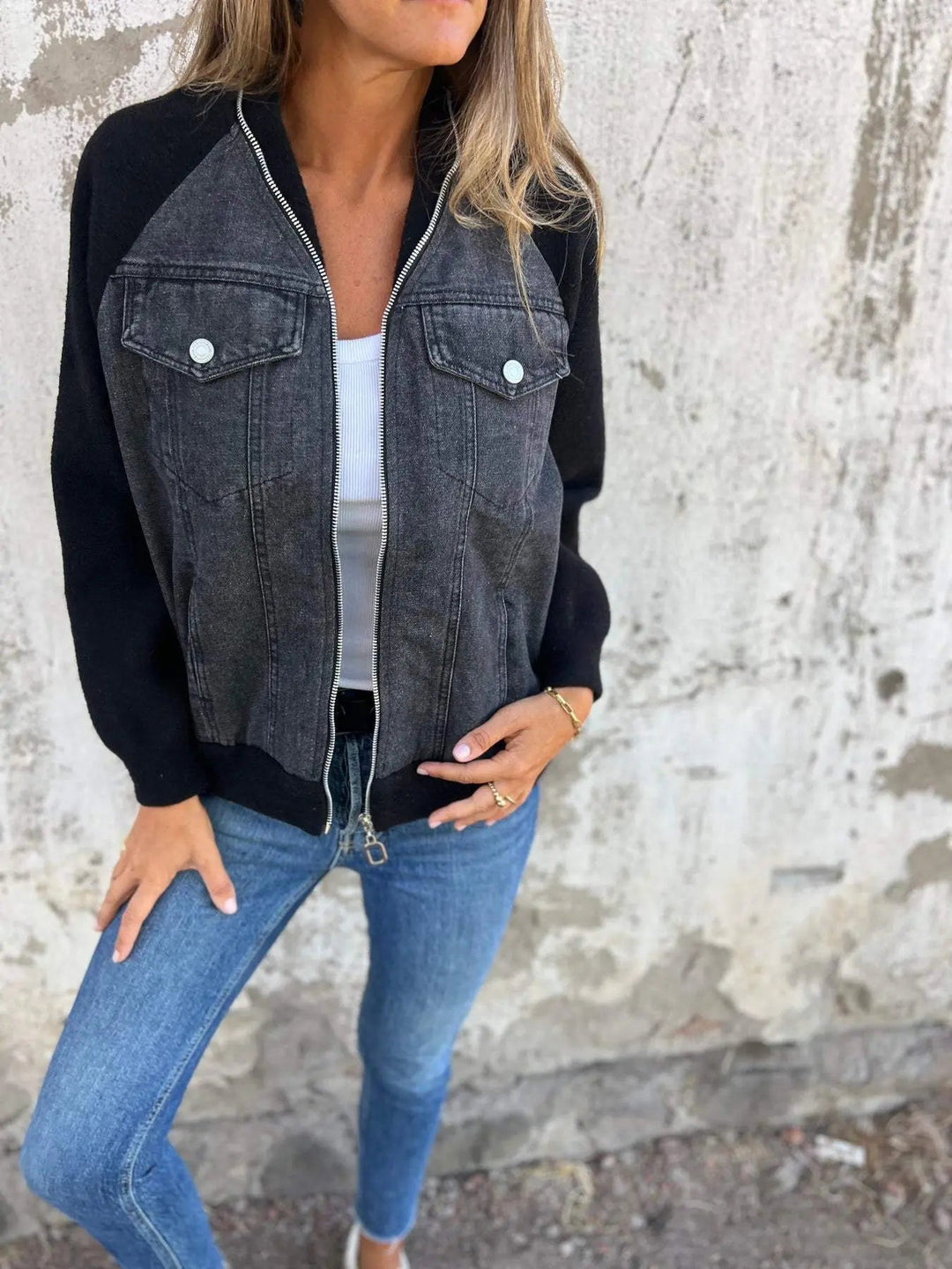 Quinn | Casual zip-up jacket with a V-neck