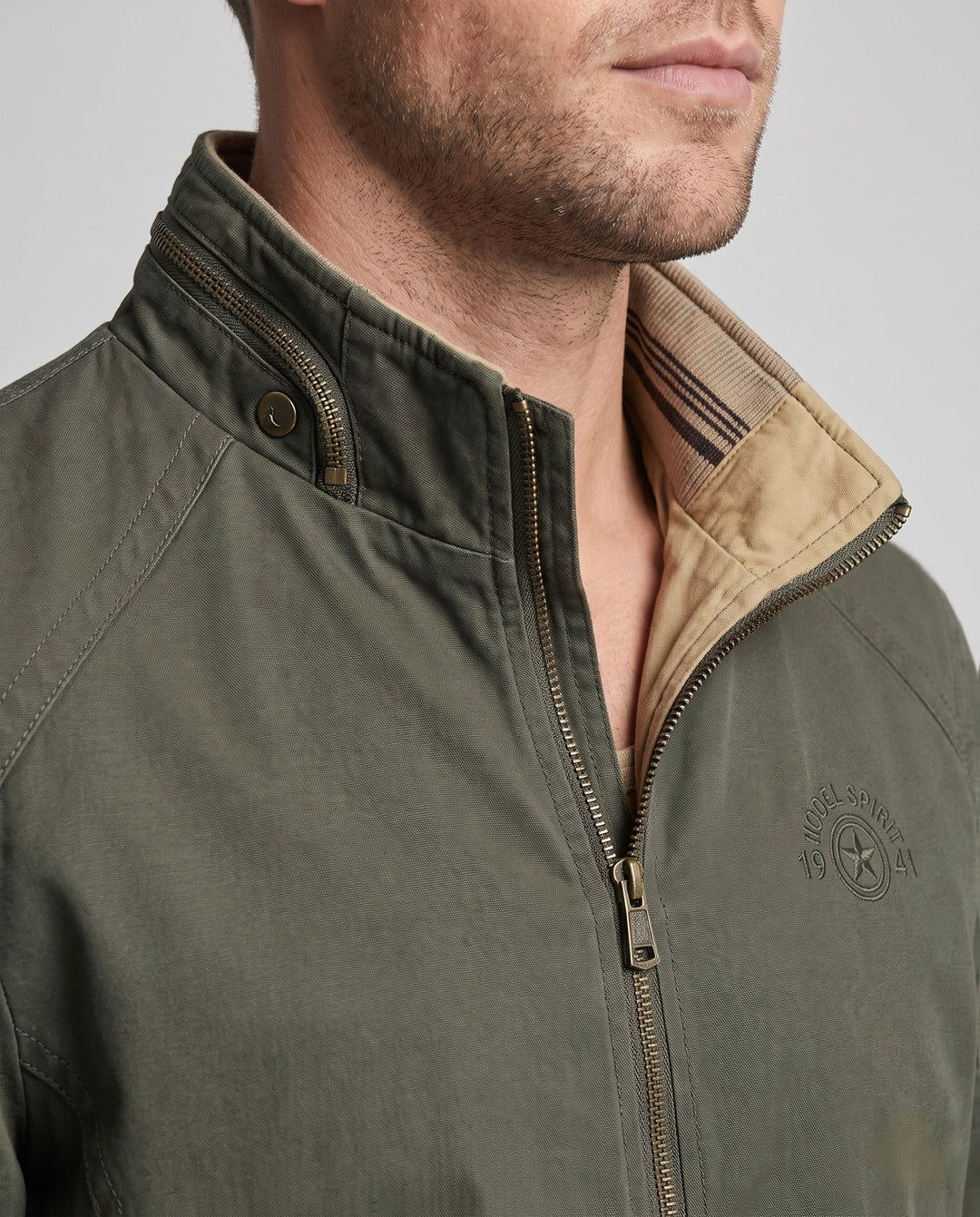 Men's lightweight canvas transitional jacket with stand-up collar and integrated lining Hudson & Parker