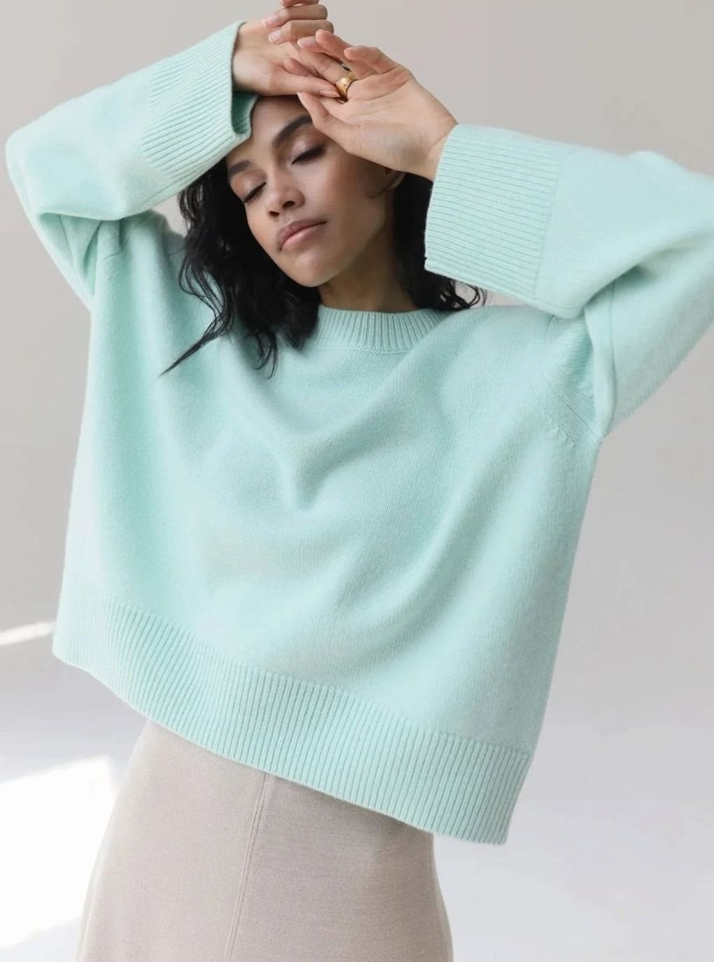 Riley | Women's Oversized Crew-Neck Long-Sleeve Light Knit Sweater