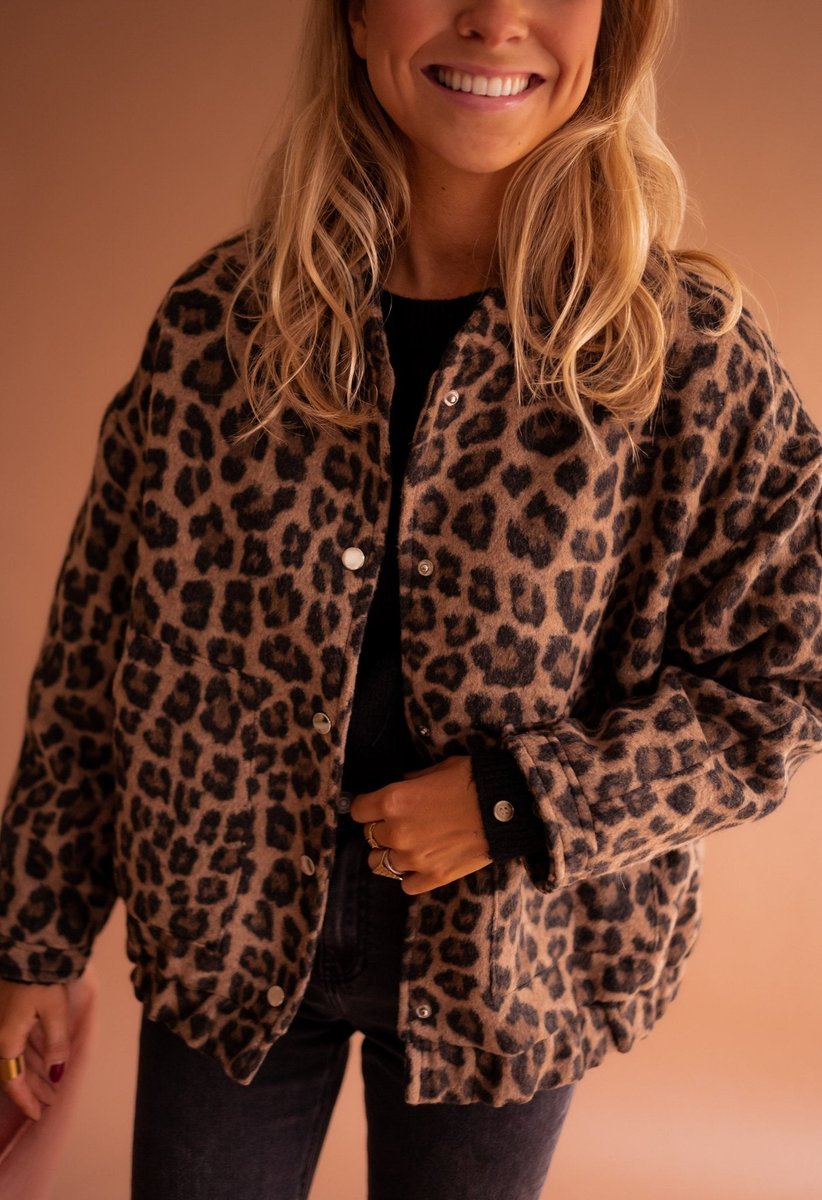 Camila | Women's Oversized Leopard Print Snap-Button Quilted Jacket