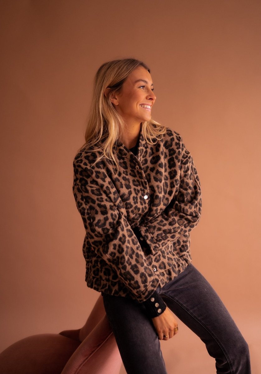 Camila | Women's Oversized Leopard Print Snap-Button Quilted Jacket